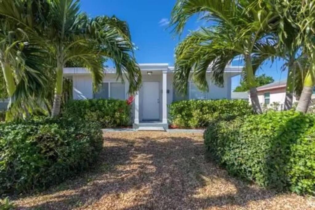 Jungle Cottage With Luxury Pool, Hot Tub And More! Lake Worth Beach Eksteriør bilde